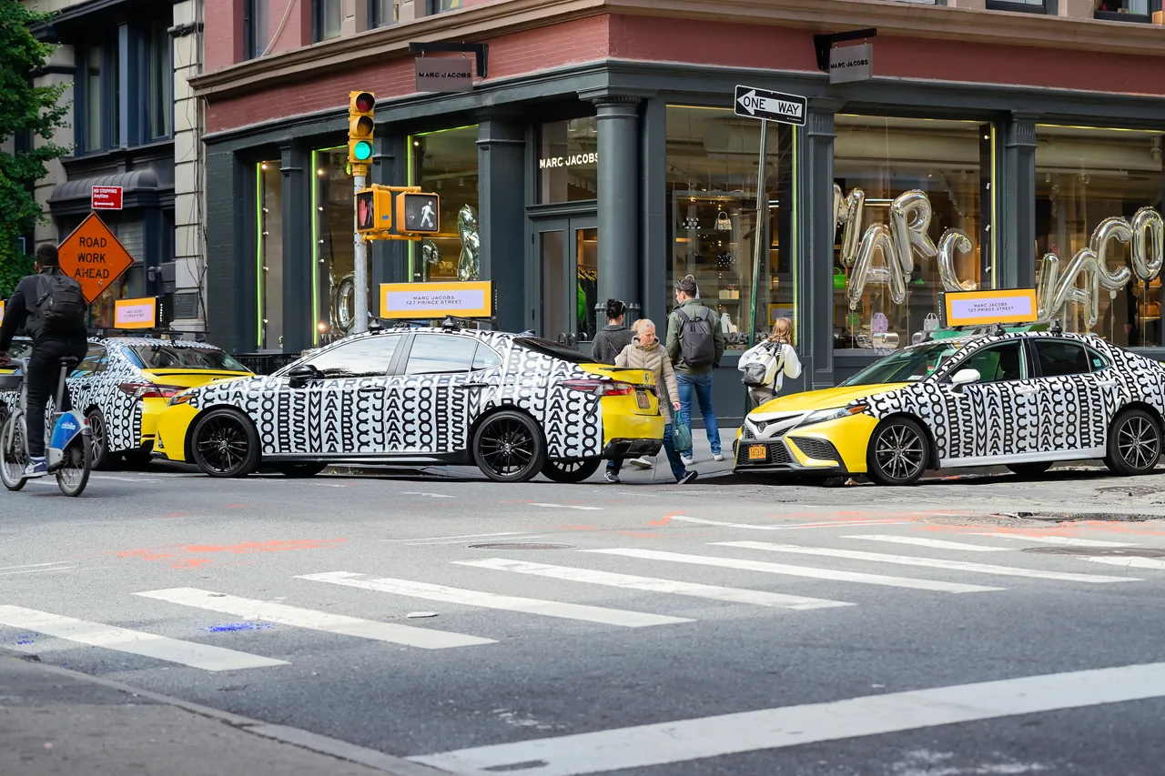 Marc Jacobs running on a full wrap swarm at Prince Street, SoHo, New York, 2025