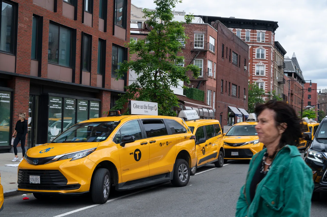 Oura running on a static top swarm at West Village, New York, 2025