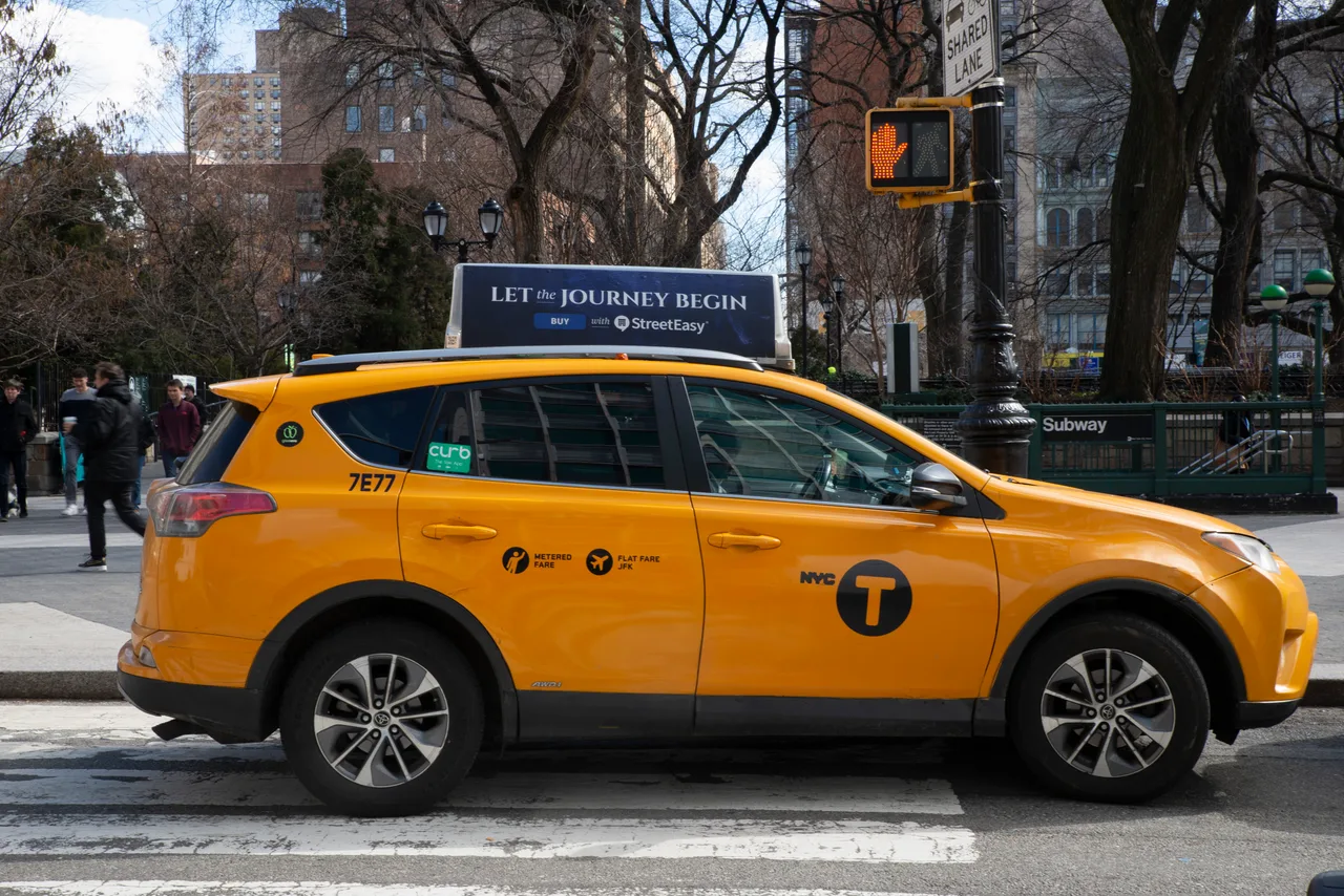 StreetEasy running on a static top at Union Square, New York, 2023